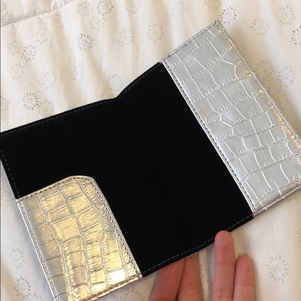 Embossed Aligator Print Silver Passport Holder - Picture 2 of 2